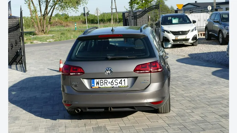 VOLKSWAGEN Golf -