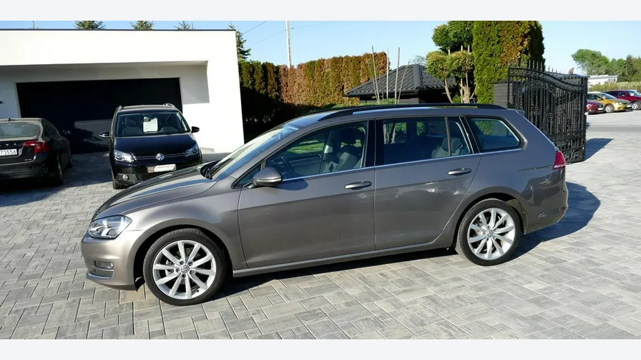 VOLKSWAGEN Golf -