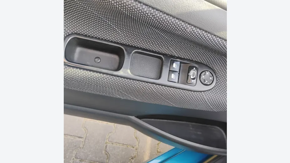 PEUGEOT 207 -