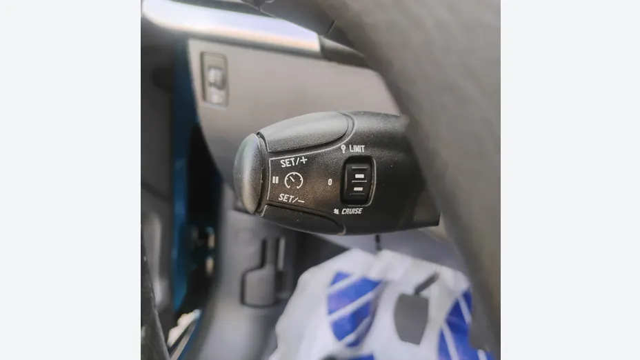 PEUGEOT 207 -