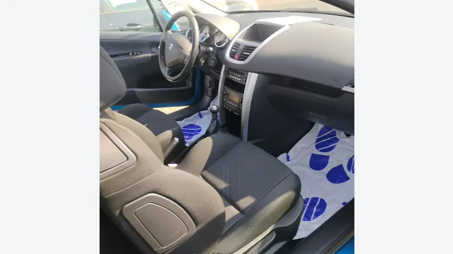PEUGEOT 207 -