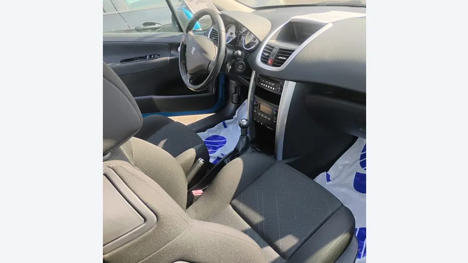 PEUGEOT 207 -