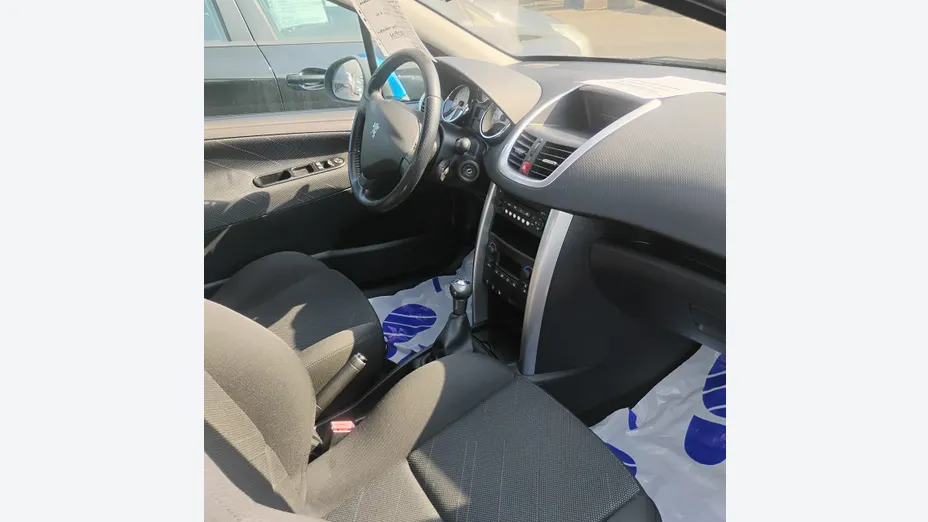 PEUGEOT 207 -