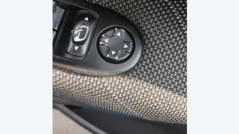 PEUGEOT 207 -