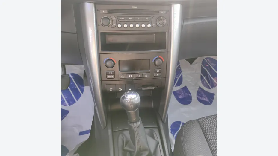 PEUGEOT 207 -