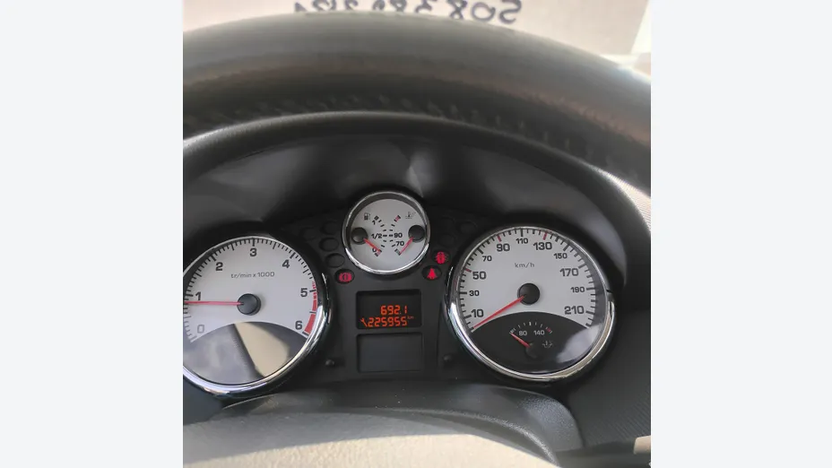 PEUGEOT 207 -