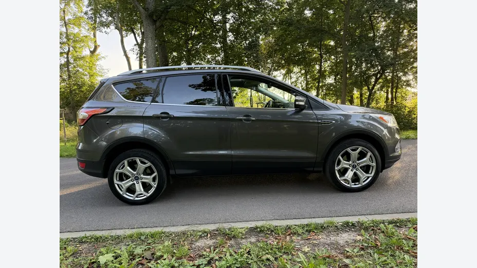 FORD Kuga -