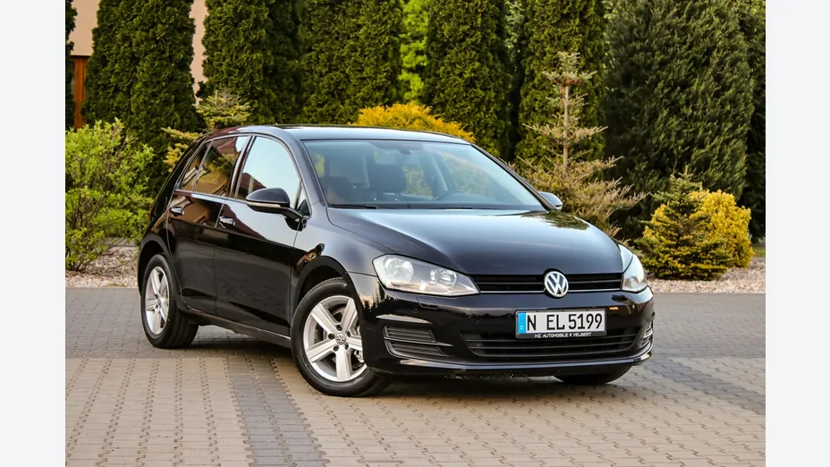 VOLKSWAGEN Golf -
