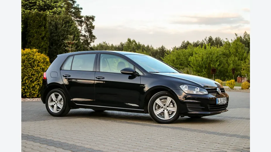 VOLKSWAGEN Golf -