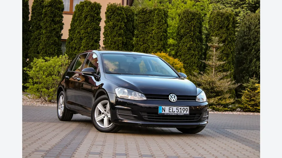 VOLKSWAGEN Golf -
