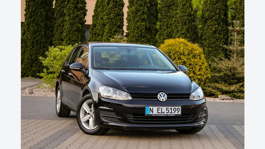 VOLKSWAGEN Golf -