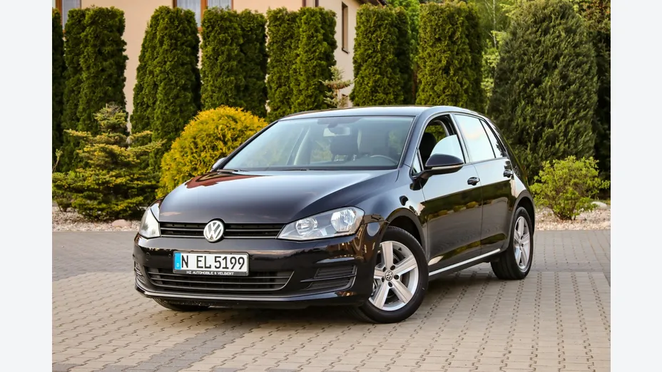 VOLKSWAGEN Golf -