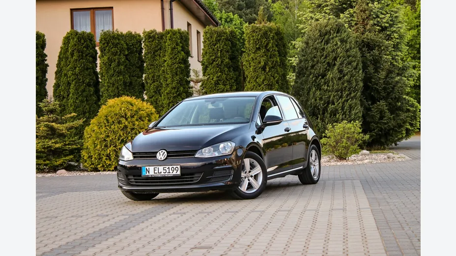 VOLKSWAGEN Golf -