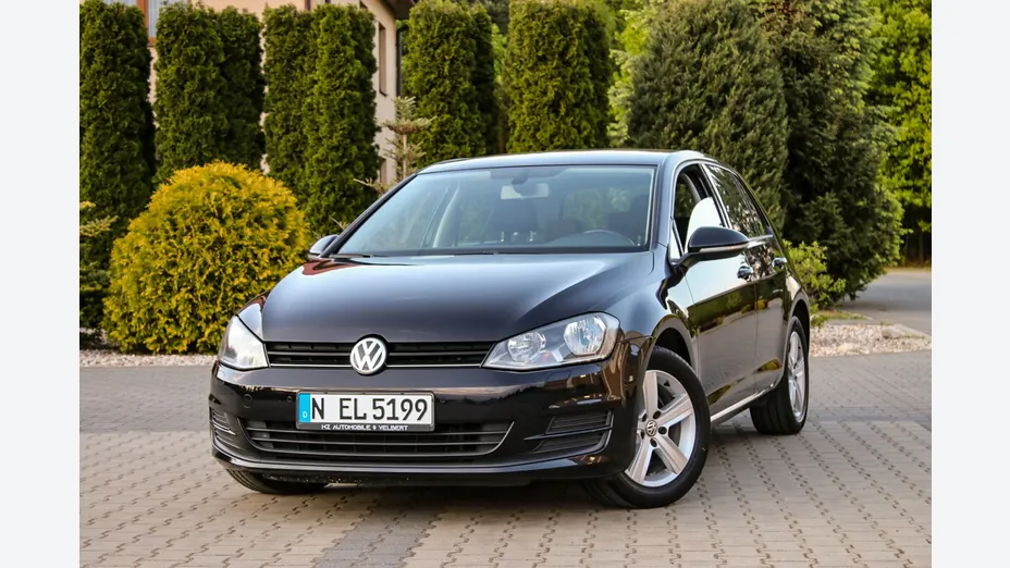 VOLKSWAGEN Golf -
