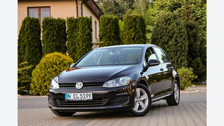 VOLKSWAGEN Golf -