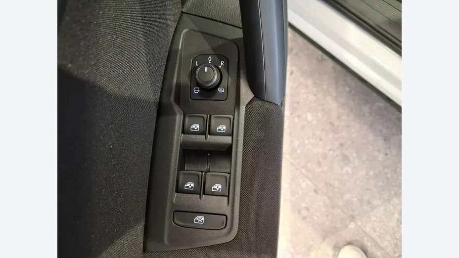 VOLKSWAGEN Tiguan -