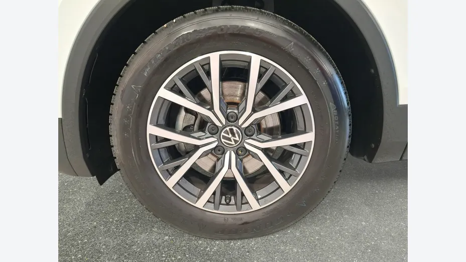 VOLKSWAGEN Tiguan -