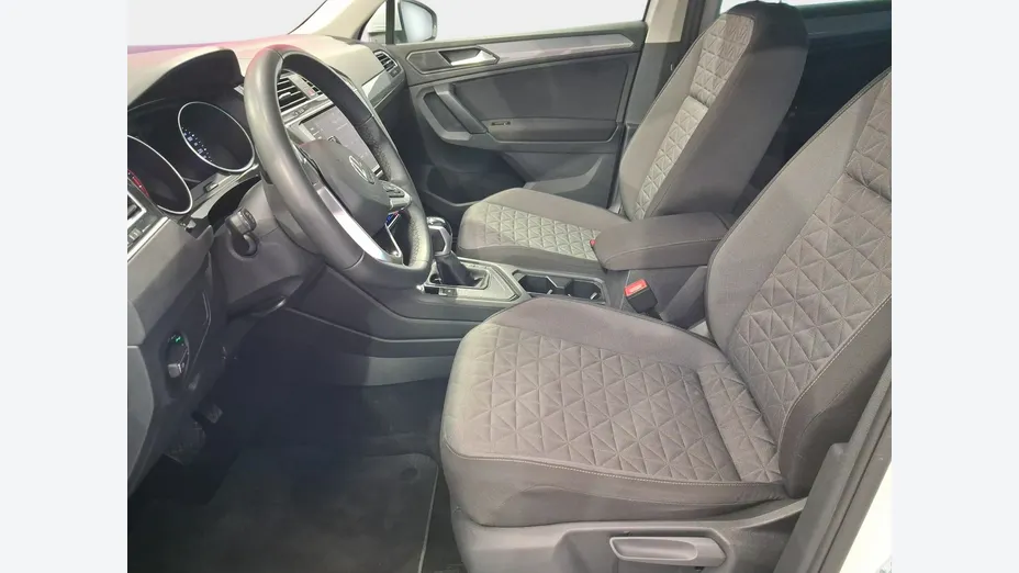 VOLKSWAGEN Tiguan -