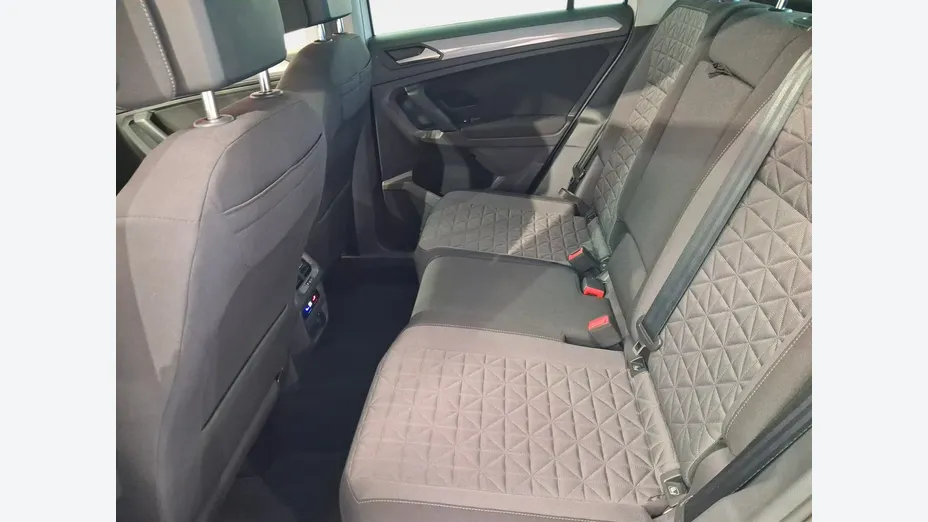 VOLKSWAGEN Tiguan -