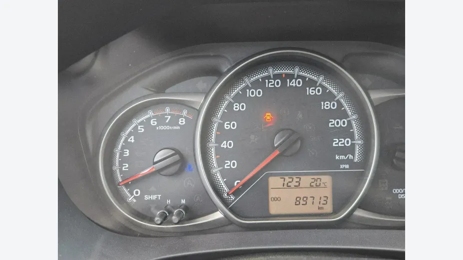 TOYOTA Yaris -
