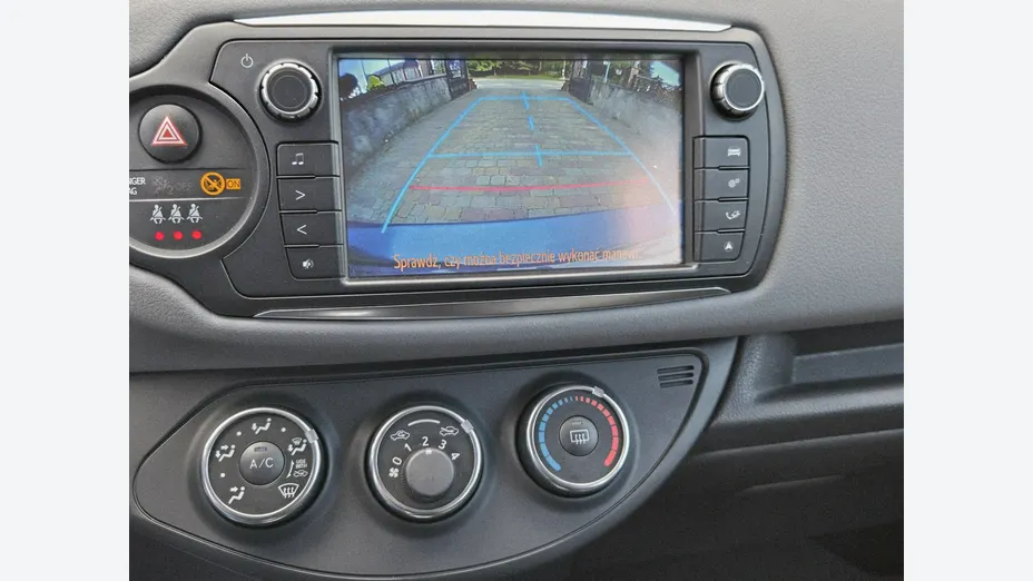 TOYOTA Yaris -