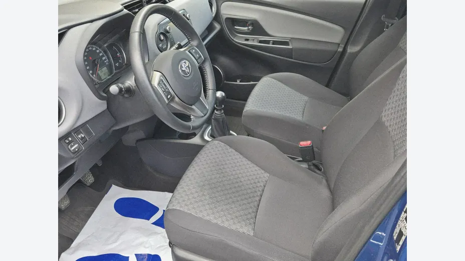 TOYOTA Yaris -