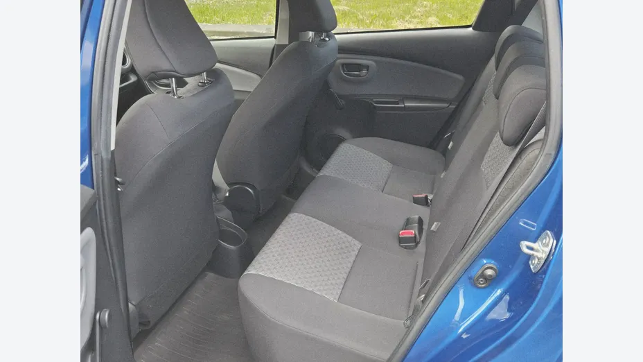 TOYOTA Yaris -