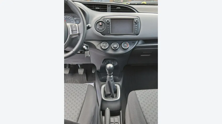 TOYOTA Yaris -