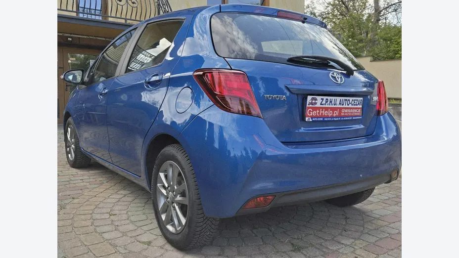 TOYOTA Yaris -