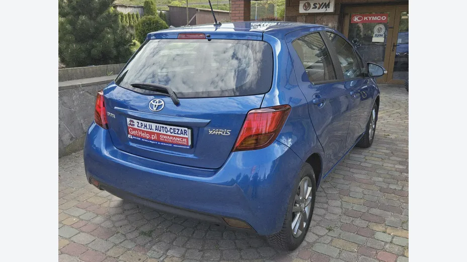 TOYOTA Yaris -