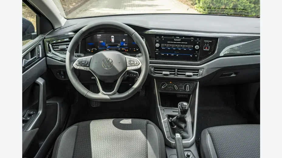 VOLKSWAGEN Polo -