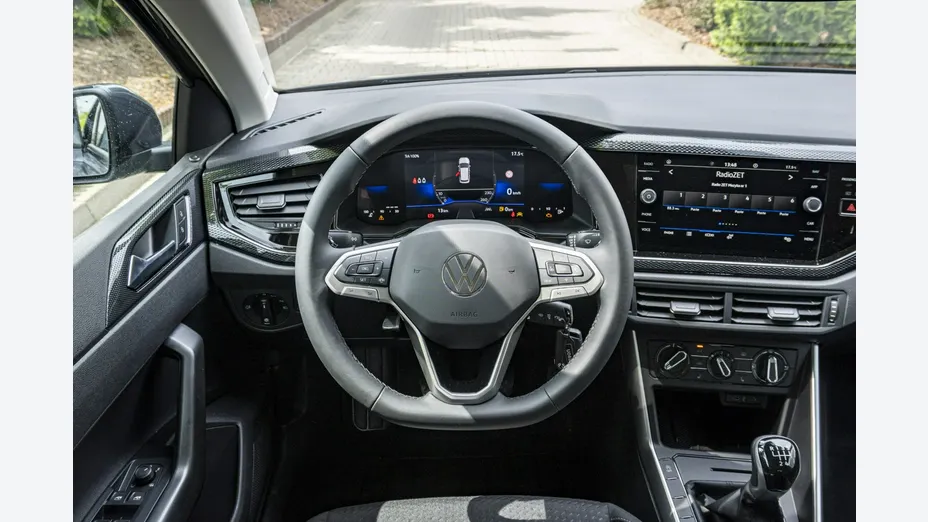 VOLKSWAGEN Polo -