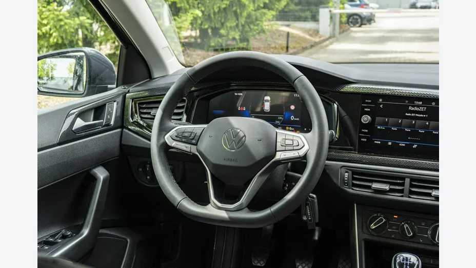 VOLKSWAGEN Polo -