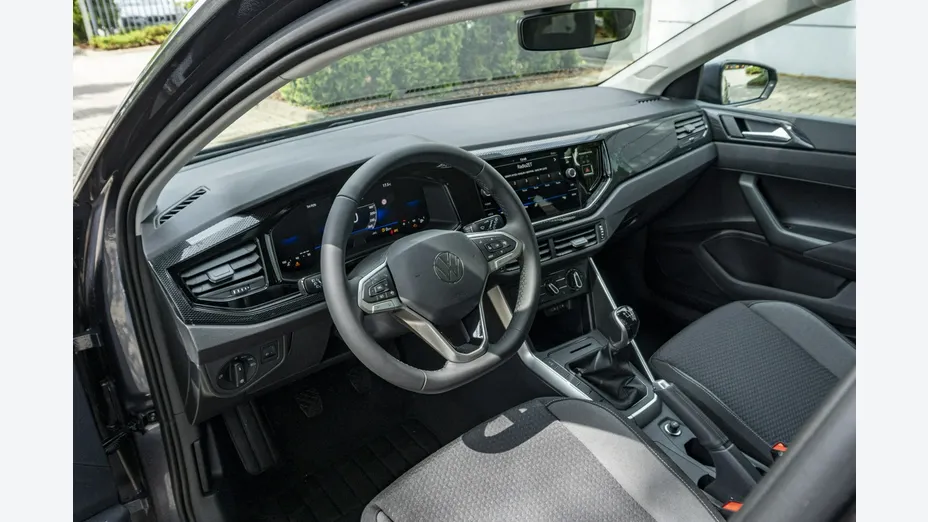 VOLKSWAGEN Polo -