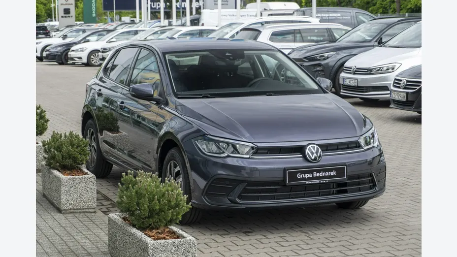 VOLKSWAGEN Polo -