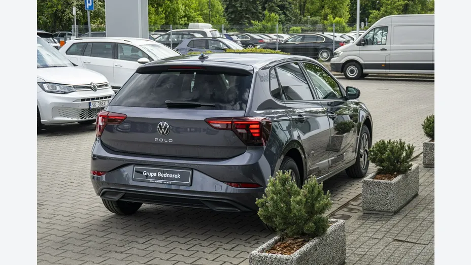 VOLKSWAGEN Polo -