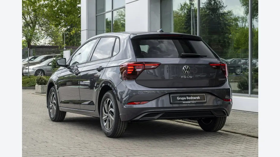 VOLKSWAGEN Polo -