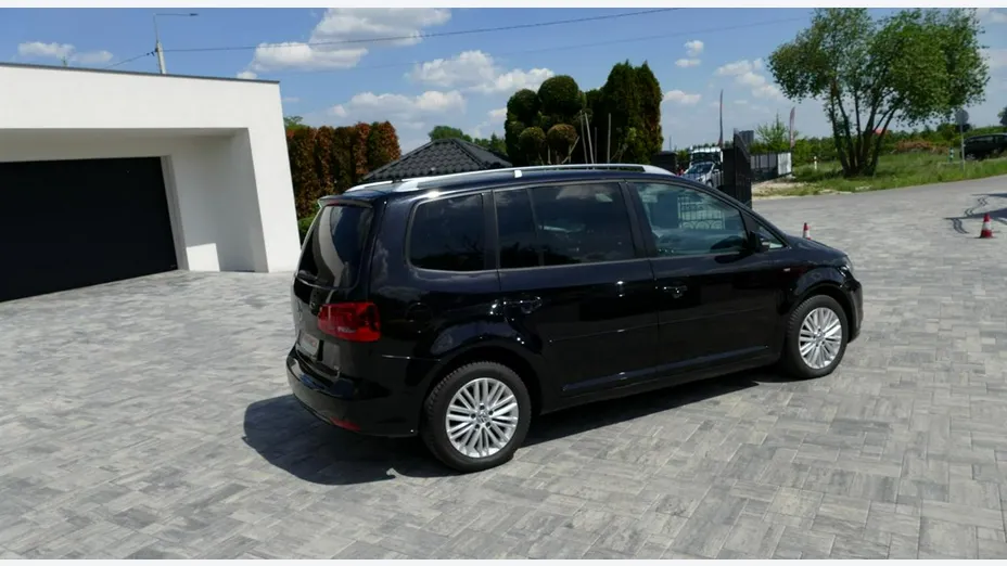 VOLKSWAGEN Touran -