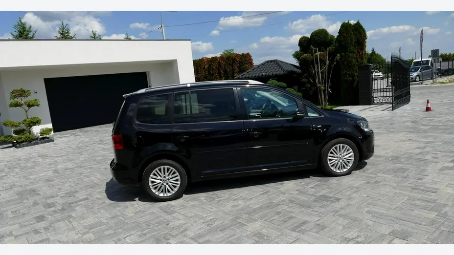 VOLKSWAGEN Touran -