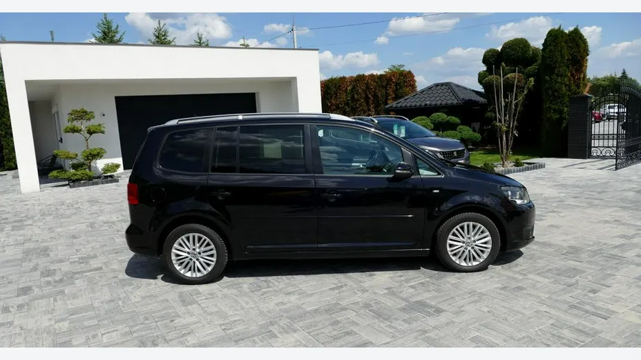 VOLKSWAGEN Touran -