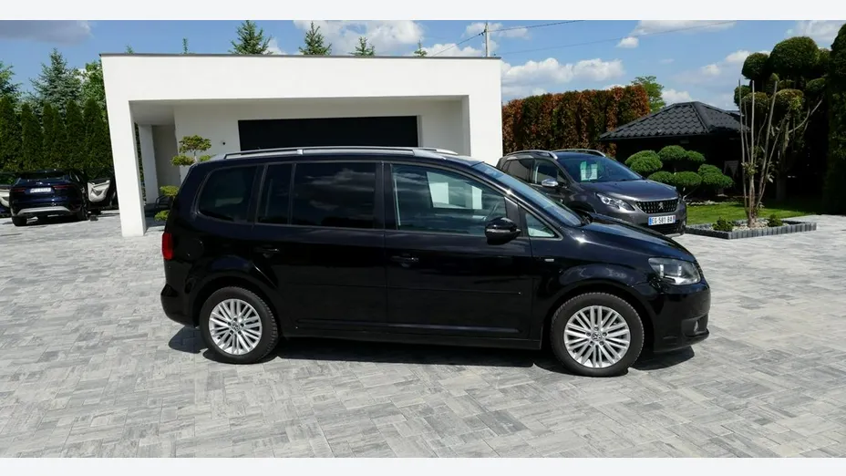 VOLKSWAGEN Touran -
