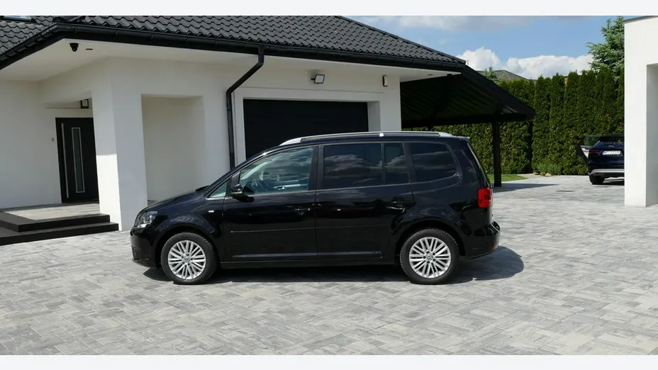 VOLKSWAGEN Touran -