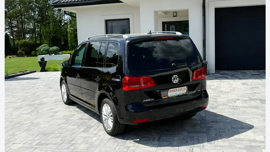 VOLKSWAGEN Touran -