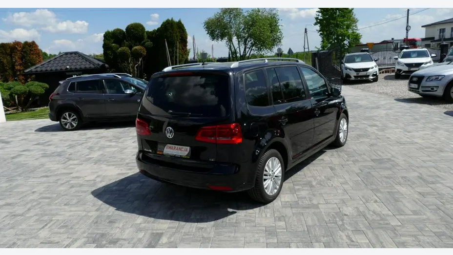 VOLKSWAGEN Touran -
