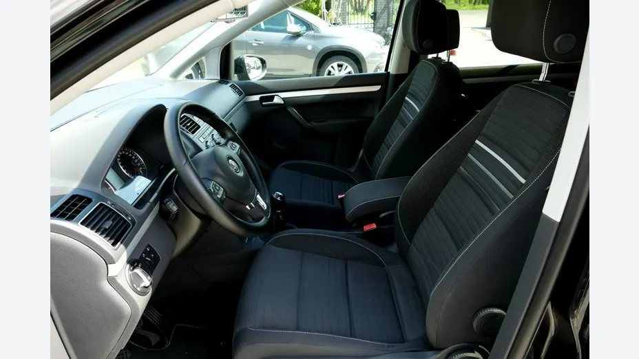 VOLKSWAGEN Touran -