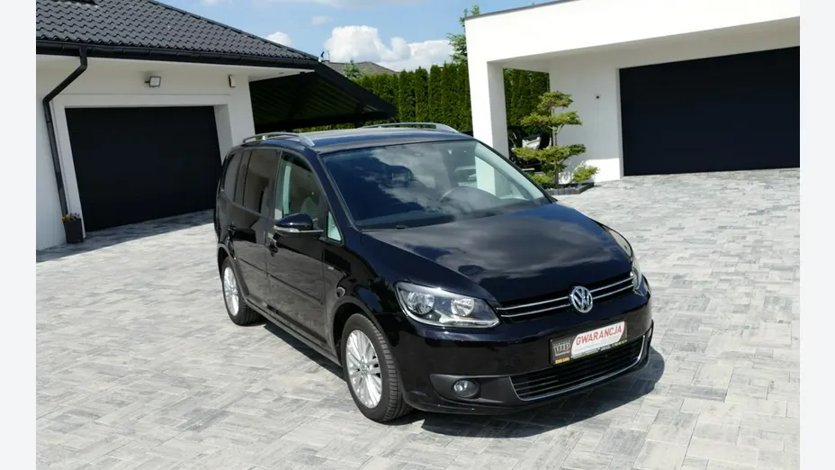 VOLKSWAGEN Touran -