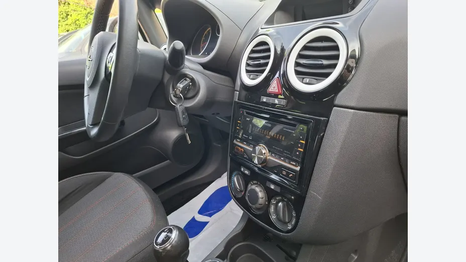 OPEL Corsa -