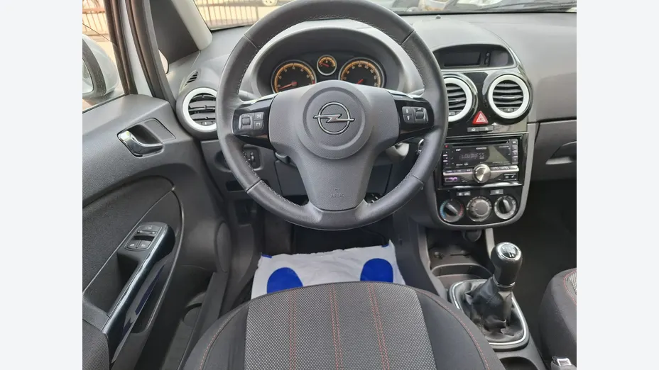 OPEL Corsa -