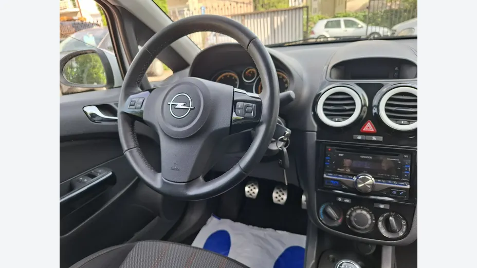 OPEL Corsa -
