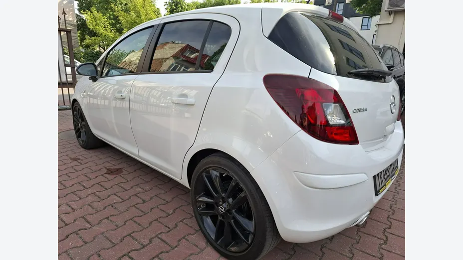 OPEL Corsa -